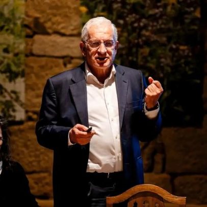 Crónica de André Rosa analisa a época de desembrulhar clichês
