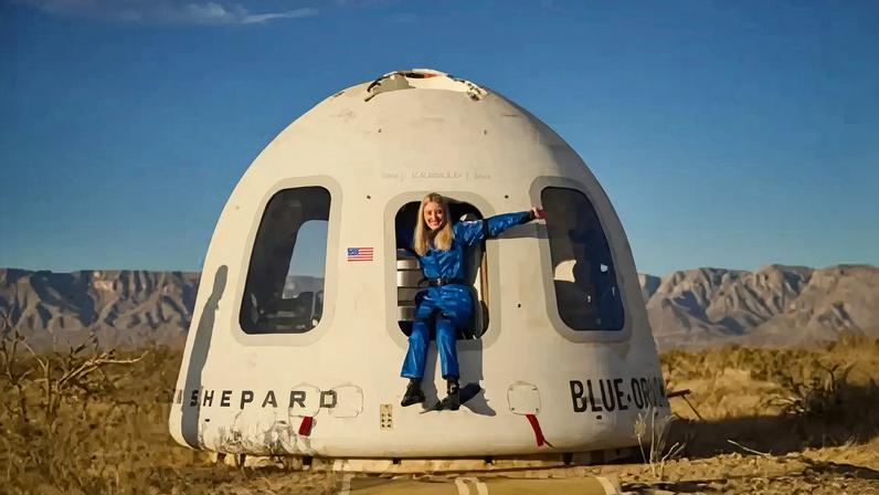 Engenheira paraplégica Michaela Benthaus flutua no espaço sem cadeira de rodas