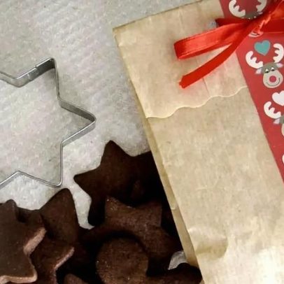 Bolachas de Natal de cacau: um presente feito por si