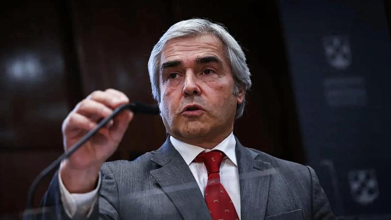 Empréstimos europeus: fragatas, Alfeite, blindados, satélites e drones