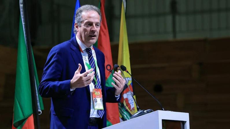 Fernando Gomes, presidente do COP, durante a assinatura dos contratos-programa