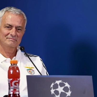Conferência de Mourinho antevê jogo entre Benfica e Nápoles