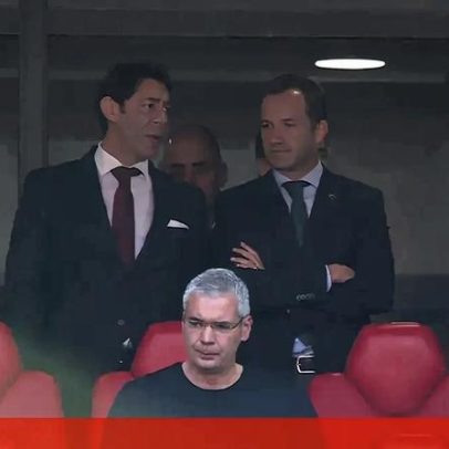 Rui Costa e Varandas na tribuna, mas separados