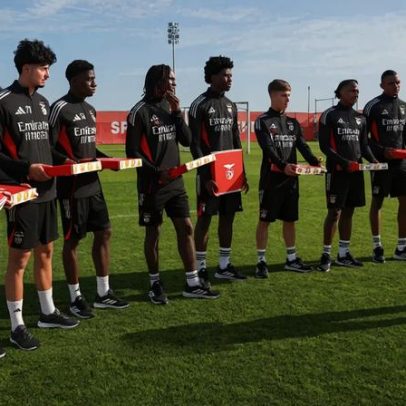 Campeões do Mundo recebem o plantel principal do Benfica e Rui Costa