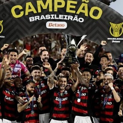 Flamengo vence Ceará e ergue o Brasileirão