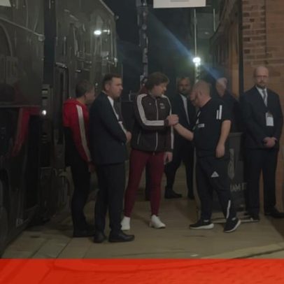 Gyökeres assina camisolas do Sporting em Craven Cottage, vídeos mostram
