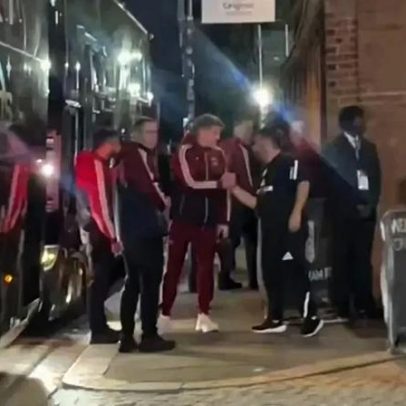 Gyökeres assina camisolas do Sporting em Craven Cottage, segundo adeptos