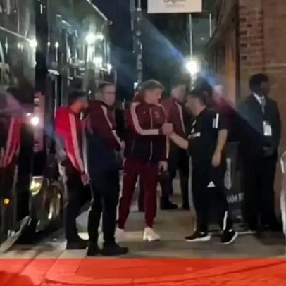 Adeptos pediram e Gyökeres assinou camisolas do Sporting em Craven Cottage