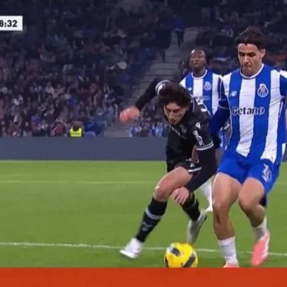 Gabri Veiga abre o marcador pelo Porto frente ao V. Guimarães, mas lesionou-se