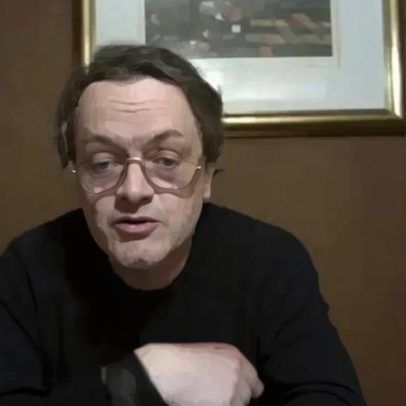 Central criativo e laterais talentosos definem formação para dérbis do futuro