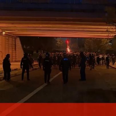 Adeptos do Sporting a caminho do Estádio da Luz com petardos e cânticos