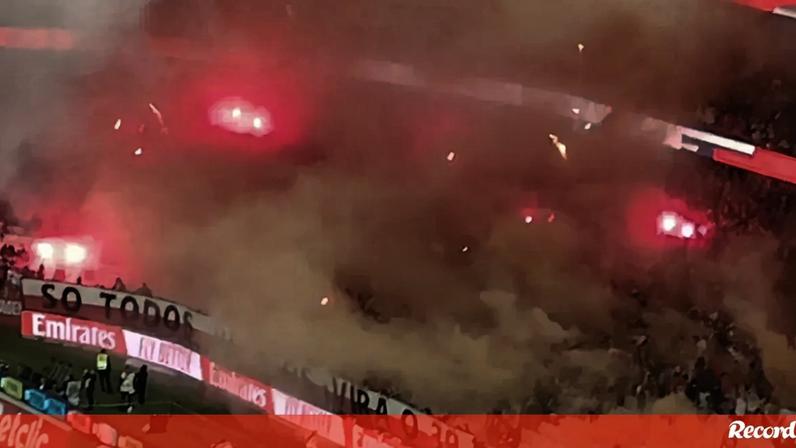 Claque do Benfica deflagrou várias tochas