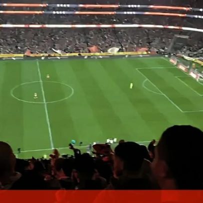 Reação do banco do Benfica ao golo de Sudakov: festejos e ajustes