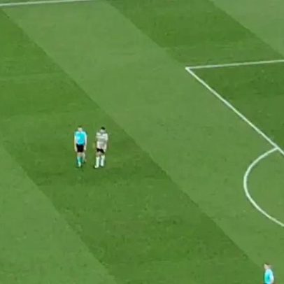 António Nobre apita ao intervalo para ver Suárez após lance com Otamendi