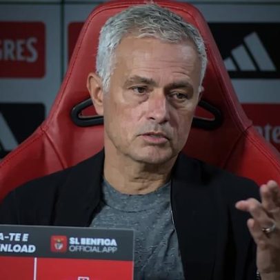 Mourinho diz que o capitão do Sporting cometeu a mesma falta na primeira parte