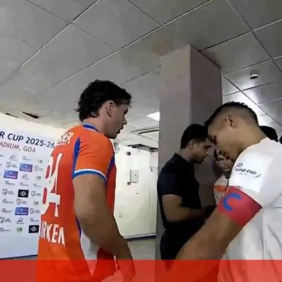 Jogador expulso por usar roupa interior de cor proibida antes do apito na Índia
