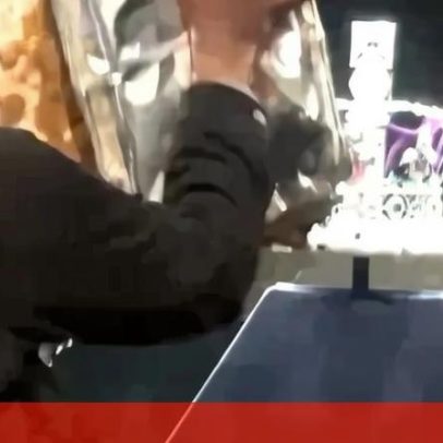 Manifestantes vandalizam vitrine com joias da coroa na Torre de Londres