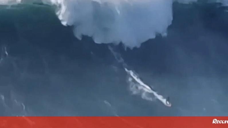Carlos Burle esteve largos segundos debaixo de água e precisou de ser resgatado