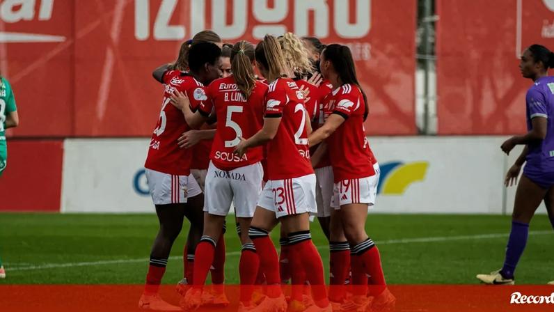Jogadoras do Benfica a festejar