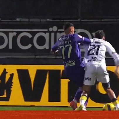 Hugo Oliveira questiona arbitragem após lance de penálti