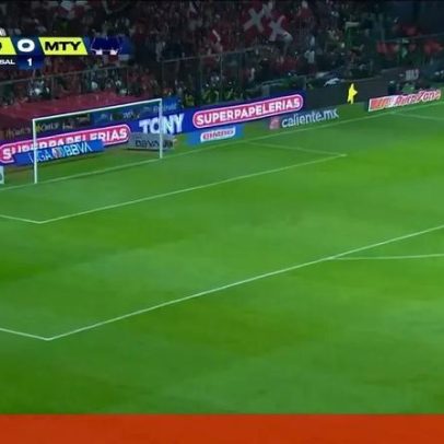 Paulinho marca de trivela e mantém racha no México