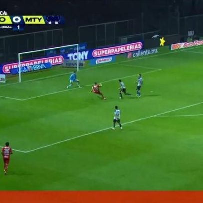 Paulinho marca de trivela após passe de Sergio Ramos no México