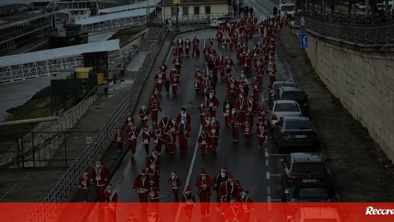 Capital da Hungria acolheu a 10º edição da 'Santa Run'