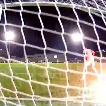 Ultras do FC Porto arremessam petardo perto do guarda-redes do Tondela