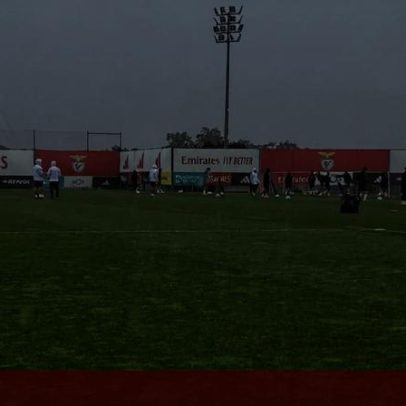Benfica afina estratégia para o Nápoles sob dilúvio, com Mourinho