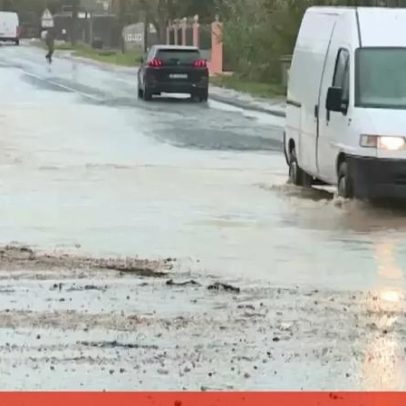 Estrada alagada em Fernão Ferro devido à chuva da depressão Bram
