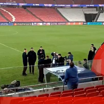Neres regressa ao relvado da Luz e tira fotografias