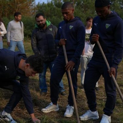 Jogadores de Tondela e Acad. Viseu unem-se pela reflorestação da Serra Beirã