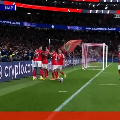 Ríos abre o marcador no Benfica-Nápoles após falhanços
