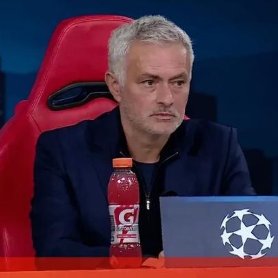 Mourinho recebe camisola de McTominay após declaração sobre Pogba
