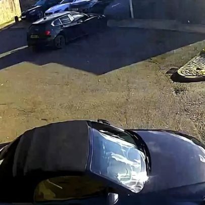 Homem regressa de férias e encontra lugar para deficientes pintado à volta do carro e multas