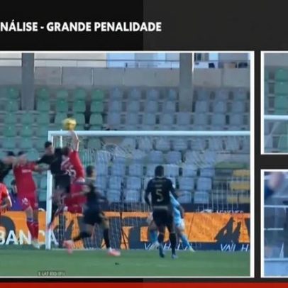 Penálti caricato marcado no Casa Pia-Gil Vicente é anulado pelo VAR