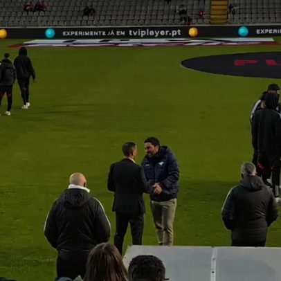 Simão Sabrosa e Vasco Botelho da Costa conversam antes do Moreirense-Benfica