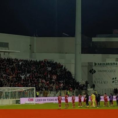Imagens do pós-jogo mostram cântico, pergunta de Rui Costa e Barreiro a coxear