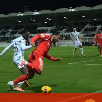 Benfica reforça queixas de Mourinho e mostra imagens do penálti sobre Pavlidis