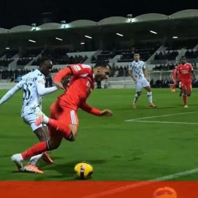 Benfica reforça queixas de Mourinho e divulga penálti sobre Pavlidis