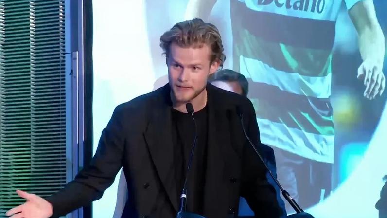 Discurso de Hjulmand em português revela mensagens sérias e gargalhadas