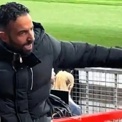 Amorim furioso no banco do Manchester United, a gritar em português