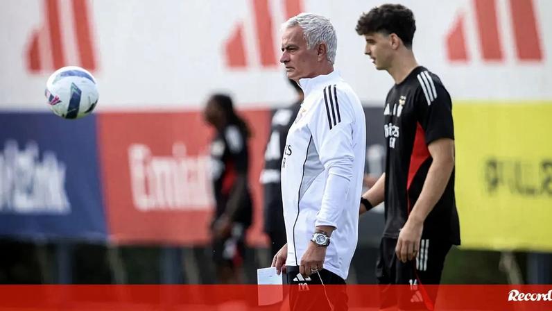 Manu e mais dez: o onze provável do Benfica contra o Farense