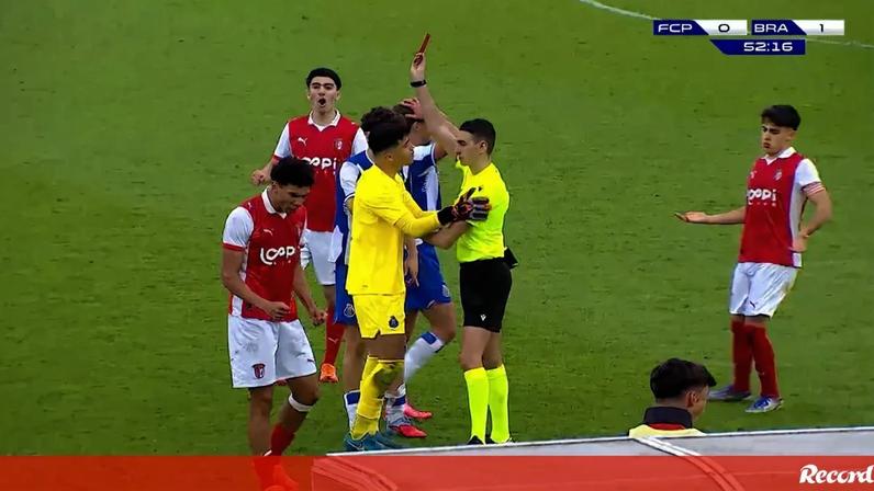 Porto reclama expulsão injusta e golo fantasma frente ao Sp. Braga