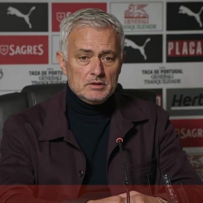 Mourinho revela conversa com Otamendi após jogo com o Farense