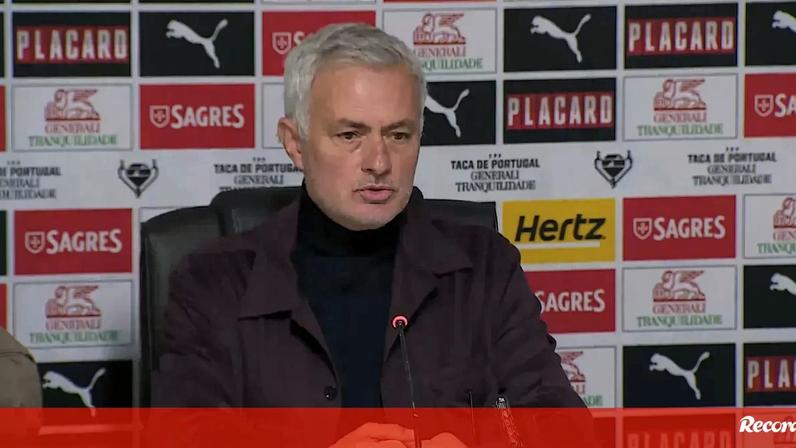 Mourinho afirma que os suplentes deram resposta muito boa