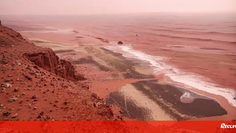 Mar fica vermelho no Irão após chuvas intensas, imagens captadas