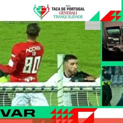 Árbitro demorou 12 minutos a assinalar penálti a favor do Sporting