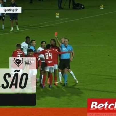 Expulsão de Paulo Victor no Santa Clara-Sporting