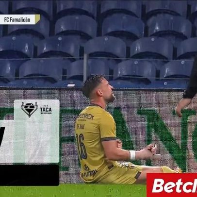 Justin de Haas em lote restrito no Famalicão